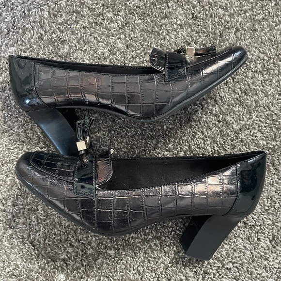 Anne Klein Black Leather Pumps - Picture 4 of 4